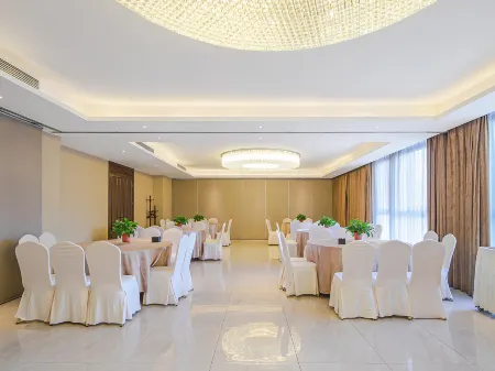 Vienna Hotel (Fuyang West Station Tianying Building Materials City Shop) Отели рядом с достопримечательностью «Fuyang Vocational and Technical College»