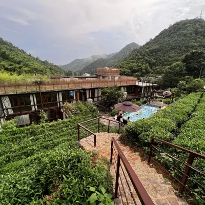 Mogan Lingshang Tea Culture Hot Spring Villa Hotels near Shiyi Tea Plantation, Moganshan Town, Deqing County