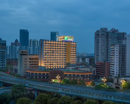 ฮอลิเดย์ อินน์ เอ็กซ์เพรส หนานชาง ปาอี้ สแควร์ บาย IHG โรงแรมใกล้หอเจิงจิน