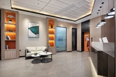 Unitour Hotel (Xiangxiang Dongfeng Square) Отели в г. Сянсян