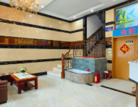 Huabin Preferred Apartment (Jiangmen Open University Branch)