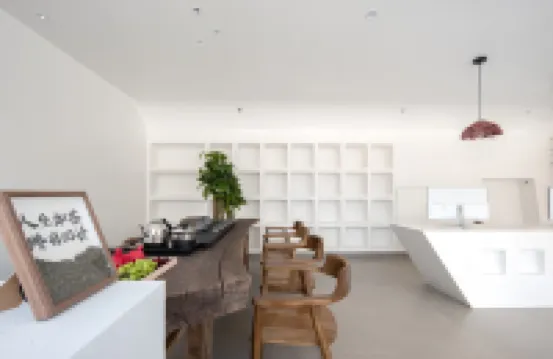 Shangri-La and stop · Not late designer homestay