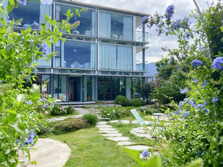 Erhai Zhijing Garden Seaview Hotel