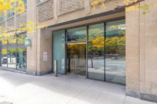 บูราโน คอนโดส์ ใน ดาวน์ทาวน์ โตรอนโต