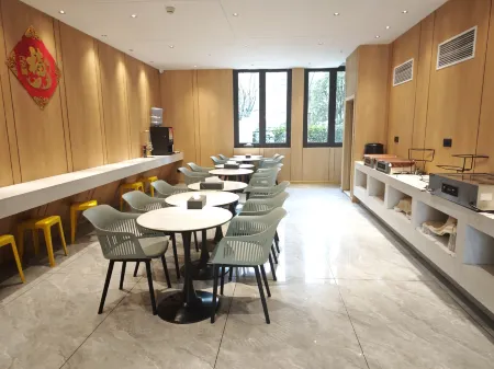 FenDi  Hotel Отели рядом с достопримечательностью «Teaching Section for Modern Senior Technician， Chengdu Radio & TV University»