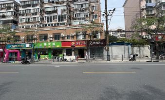 Zsmart Hotel (Shanghai North Bund Red House Hospital Branch)