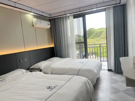 lonshanyangyangkezhan Отели рядом с достопримечательностью «Bamian Mountain»