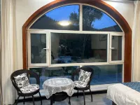 Qilian Yishan Yishui Farm Stay - balcony