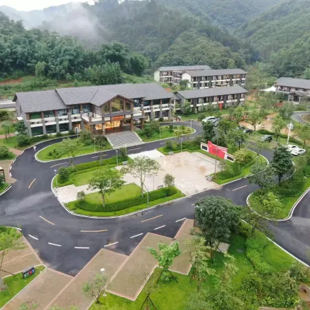 Yingde Lianzhang Shanju Hotel