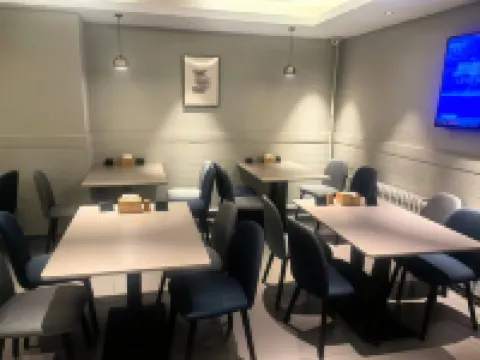 Home Park Yun Hotel (Jixi Jinlong Building Train Wanda Plaza Branch)