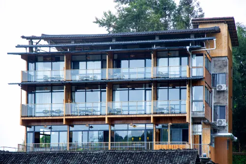 Longsheng Qishanyue Homestay (Qixing Banyue Viewing Platform)