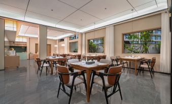 Kaifeng Wansui Mountain Great Song Martial Arts City Moshang Qingya Hotel