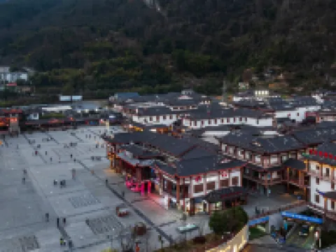 Ibis Hotel (Zhangjiajie National Forest Park Entrance) Hotels near Bailong Elevator