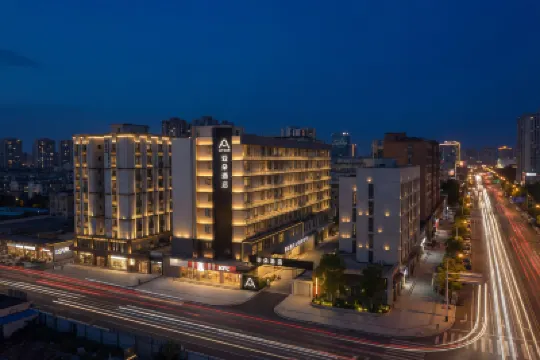 Atour Hotel, Zhongshanba Station, Yongqing Fang, Guangzhou Hotels near Guangdong Institute of Industry and Trade Liwan Campus