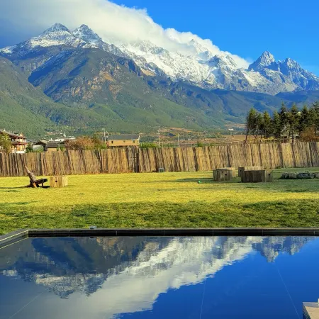 Lijiang Manqiwan Snow Mountain Ye She Min Su