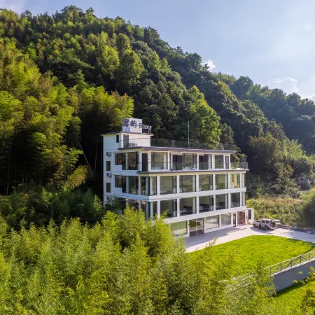Wuyu·River | Family-Friendly Stream Trekking Luxury Homestay