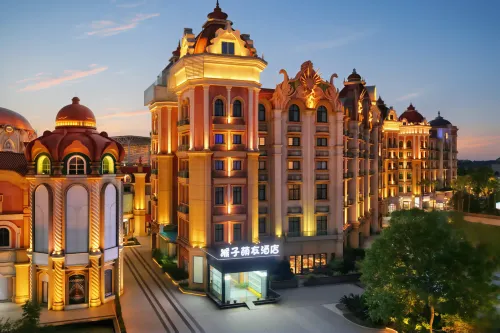 Monkey Buddy Hotel - pet friendly