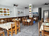 Fanhuatai Homestay (Border City Chatong Scenic Area) - Parking