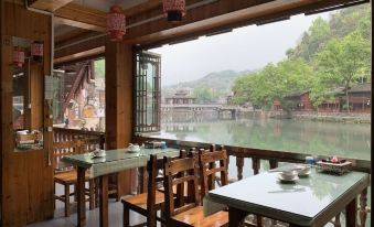 Jiuqi Shuidiao Getou Diaojiaolou Hotel