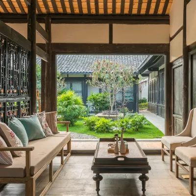 Blossom Hill Fairyland Hotels near Langzhong Ancient City