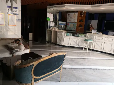 Longshan New Marriott Fashion Hotel Отели рядом с достопримечательностью «Longfeng Square»