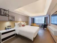 Yeste Hotel (Chengdu Chunxi Road Taikoo Li) Hotels near IFS