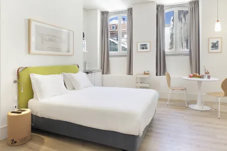 Ascensor da Bica - Lisbon Serviced Apartments Отели рядом с достопримечательностью «площадь Рестаурадориш»