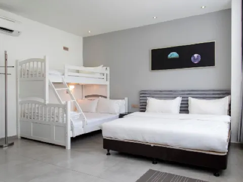 M Design Hotel @ Shamelin Perkasa Hotels near Cybernetics International College Of Technology