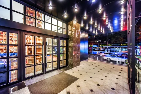 Atour Light Hotel  Guiyang Yunyan Penshuichi Subway Station Отели рядом с достопримечательностью «Qianling Mountain Zoo»