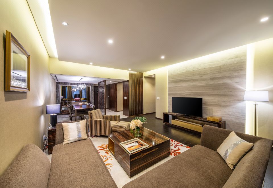 롯데호텔 서울 근처 명동 거리 또는 서울 시청의 야경