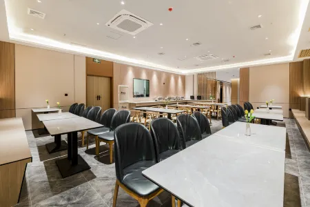 Hao Li Hotel (Yiwu International Trade City Store) Отели рядом с достопримечательностью «Jinhua Qilu Mountain»