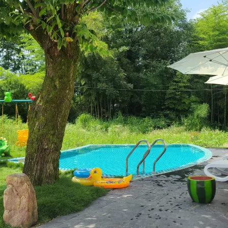 Moon Bay Xiaojiangshan Inn