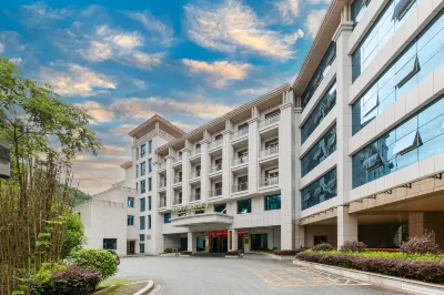 井岡山民航大飯店 壹百元人民幣背面圖案觀景處附近的飯店