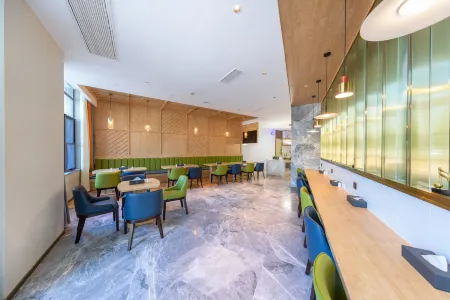 Qingmu Platinum Hotel (Ma'anshan East Station Weixing Xingyue Plaza)