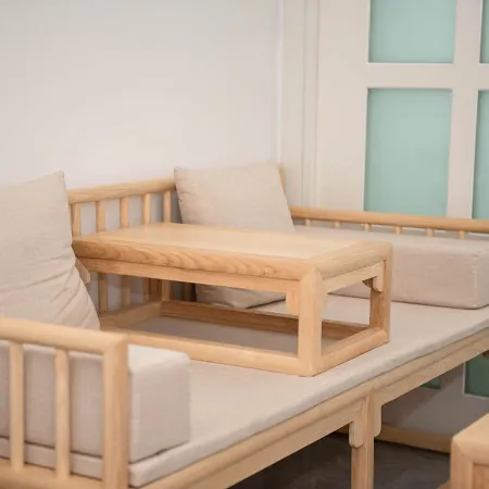 Live Hotel (Jiangmen East Railway Station Jianghai Square)