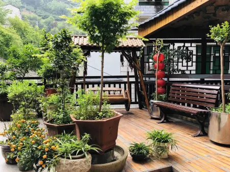 Zigui Mountain Gorge Folklore Inn Отели рядом с достопримечательностью «Bingshu Baojian Gorge»