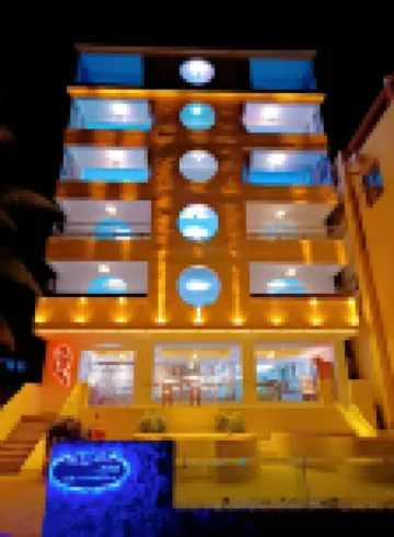 West Island Story Inn Hotel dekat West Island