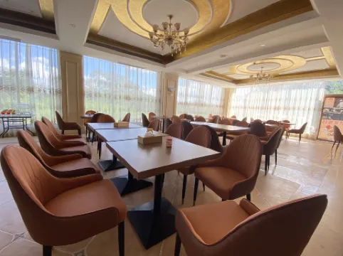 Vienna Hotel (Ledong Gongyuan)