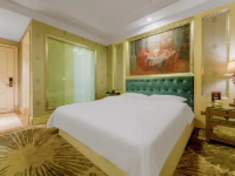 BOERTAI HOTEL Hotels near May First Square