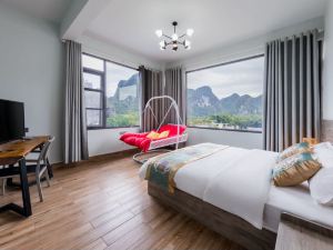 Yangshuo one mountain and one water top class B & B