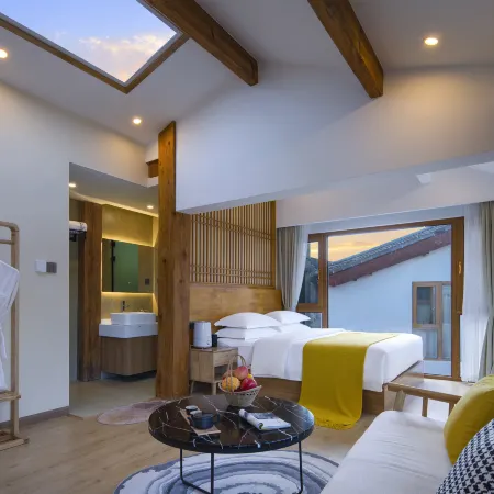 lijiang Nanting. Wind courtyard by stream Отели рядом с достопримечательностью «Улица Сыфан»