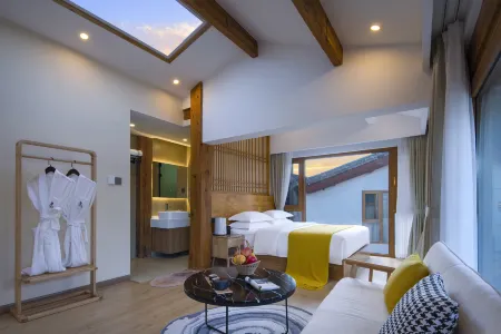 lijiang Nanting. Wind courtyard by stream Отели рядом с достопримечательностью «The Ancient Town of Shuhe»