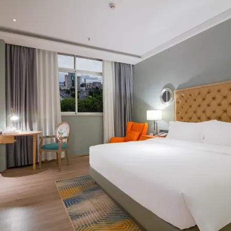 LUX CABINS Hotel (Meizhou Xingning Station Xingyi Plaza Store)
