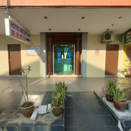 Best One Hotel Отели рядом с достопримечательностью «Dataran Pahlawan Melake Megamall»