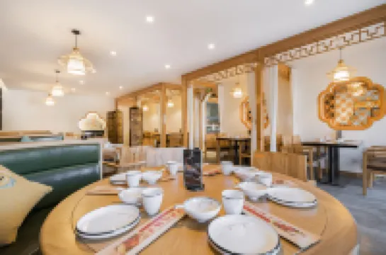 Feronia Hotel (Beijing Niaochao Datun Road Dong Subway Station)