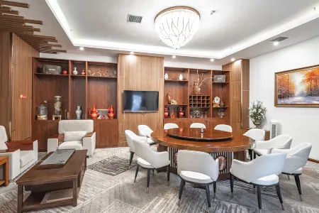 Changbai Mountain Wanda Yue Loft Hot Spring Hotel (Tourism Service Center of West Changbai Mountain)