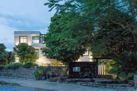 Yinzhuo life Meisu(Weizhou Islan Shell Beach store） Отели рядом с достопримечательностью «Wucai Beach»