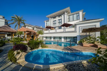 Floral Lux Hotel · Qingqiu Bijue Villa Hotel (Wuyishan Sangu Resort Area) Отели рядом с достопримечательностью «Manting Peak»