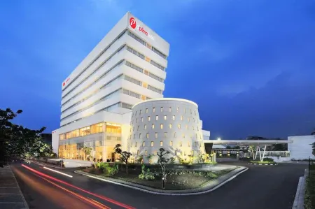 D'Primahotel Tangerang Отели в г. Тангеранг