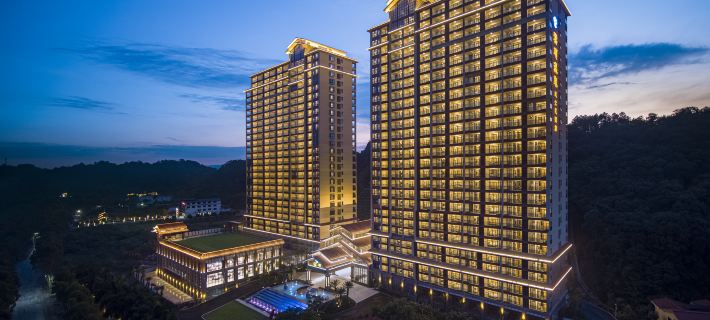 CLOUD NINE HOT SPRING WHISKEY HOTEL Отели в г. Лумэнь
